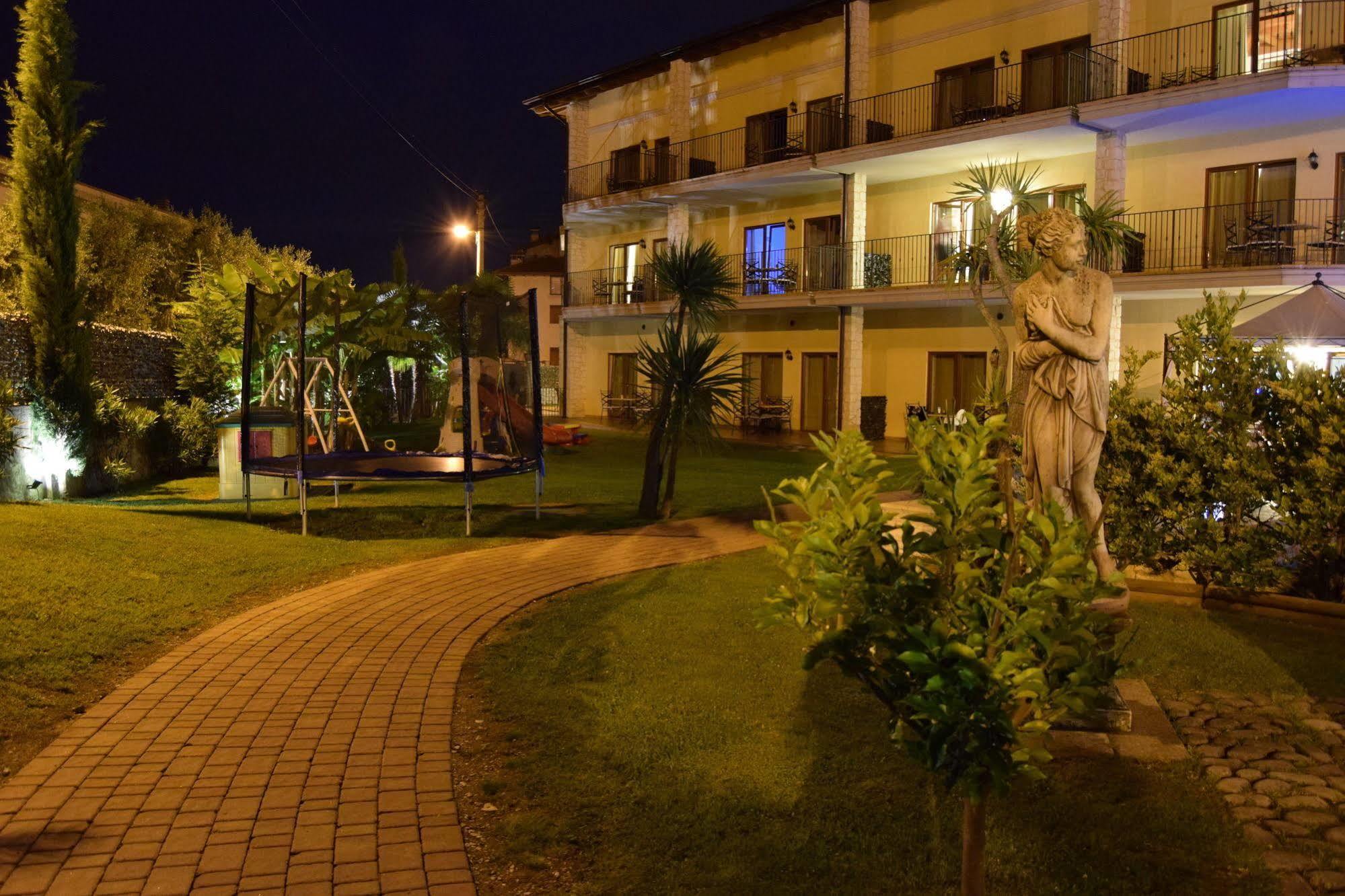 Residenza Le Due Torri Lejlighedshotel Riva del Garda Eksteriør billede