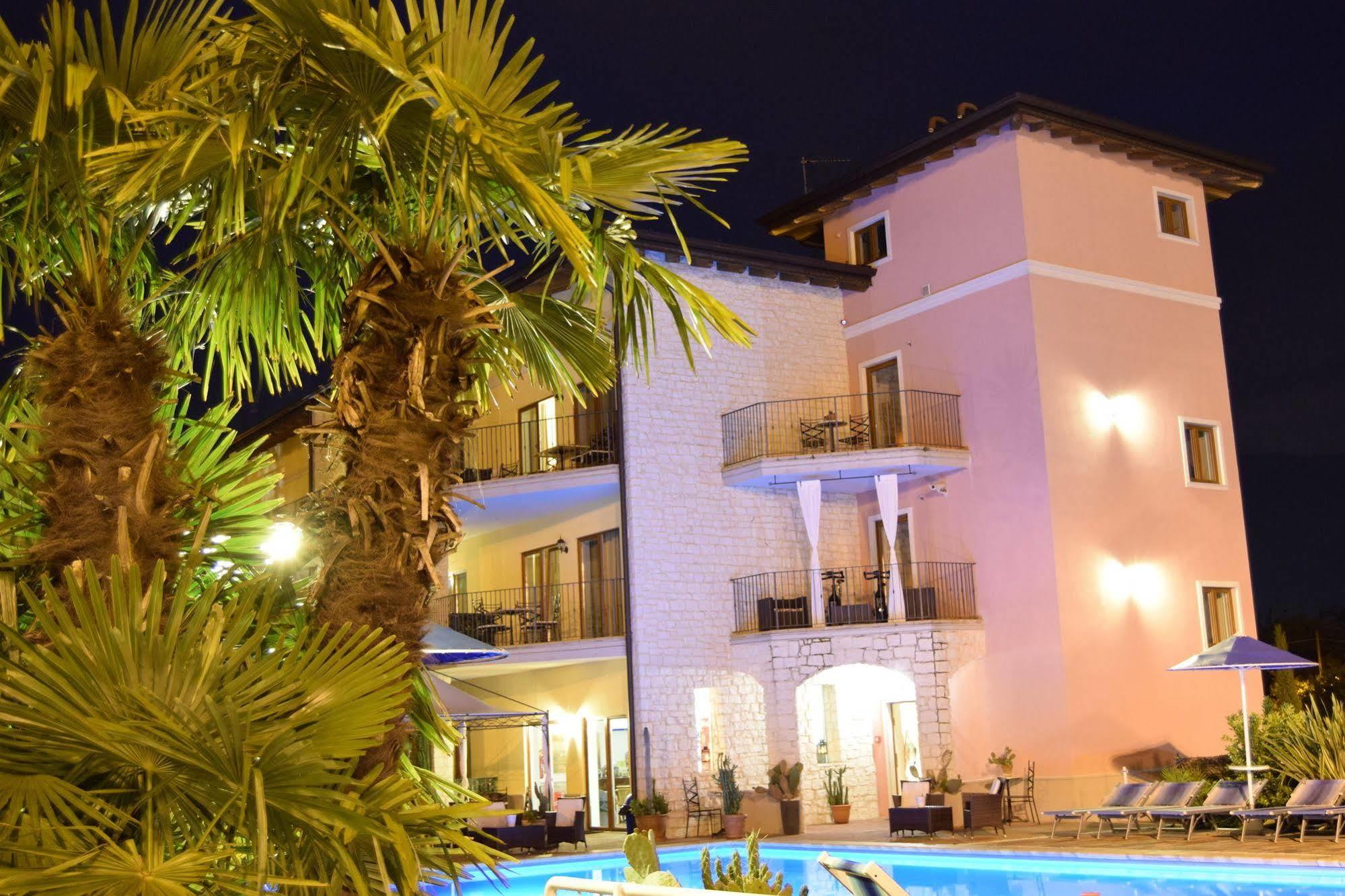 Residenza Le Due Torri Lejlighedshotel Riva del Garda Eksteriør billede