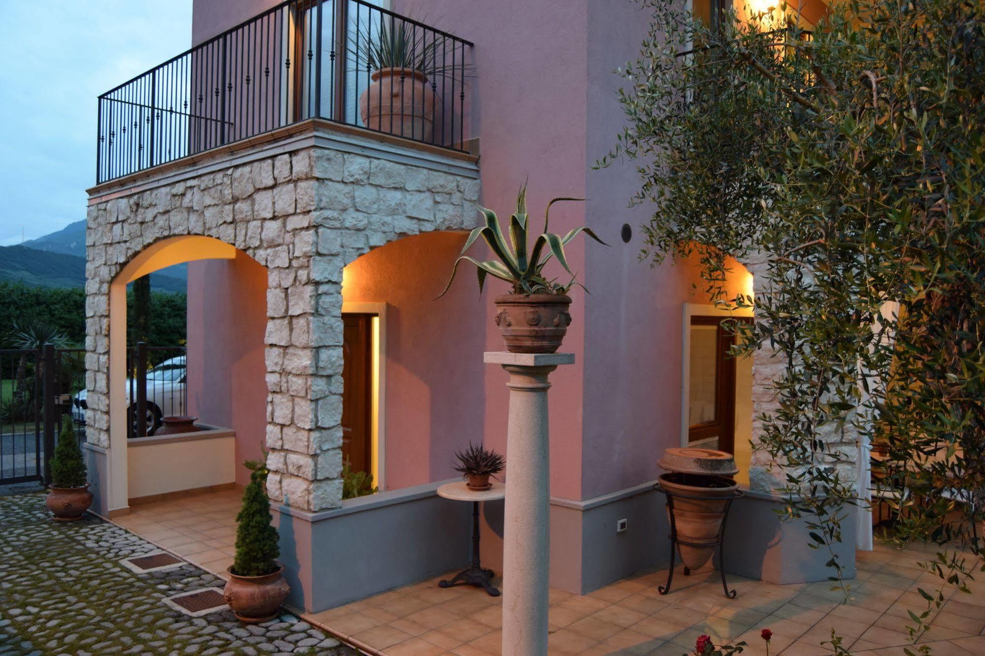 Residenza Le Due Torri Lejlighedshotel Riva del Garda Eksteriør billede